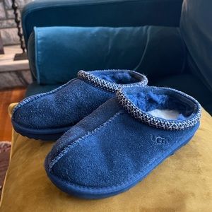 Ugg Tasman 2 youth size 2 unisex shoe/ slipper